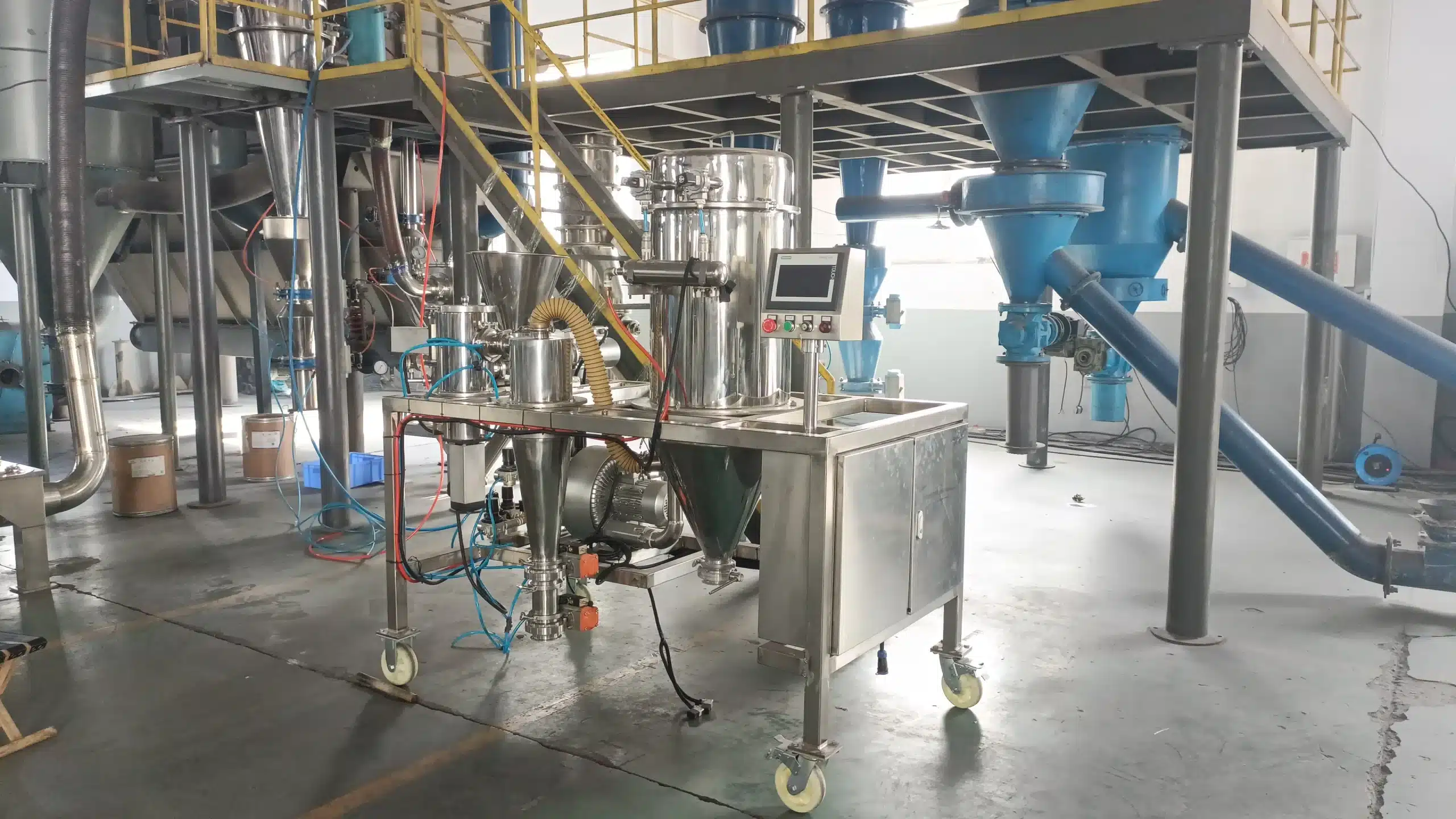 Moinho de jato três em um