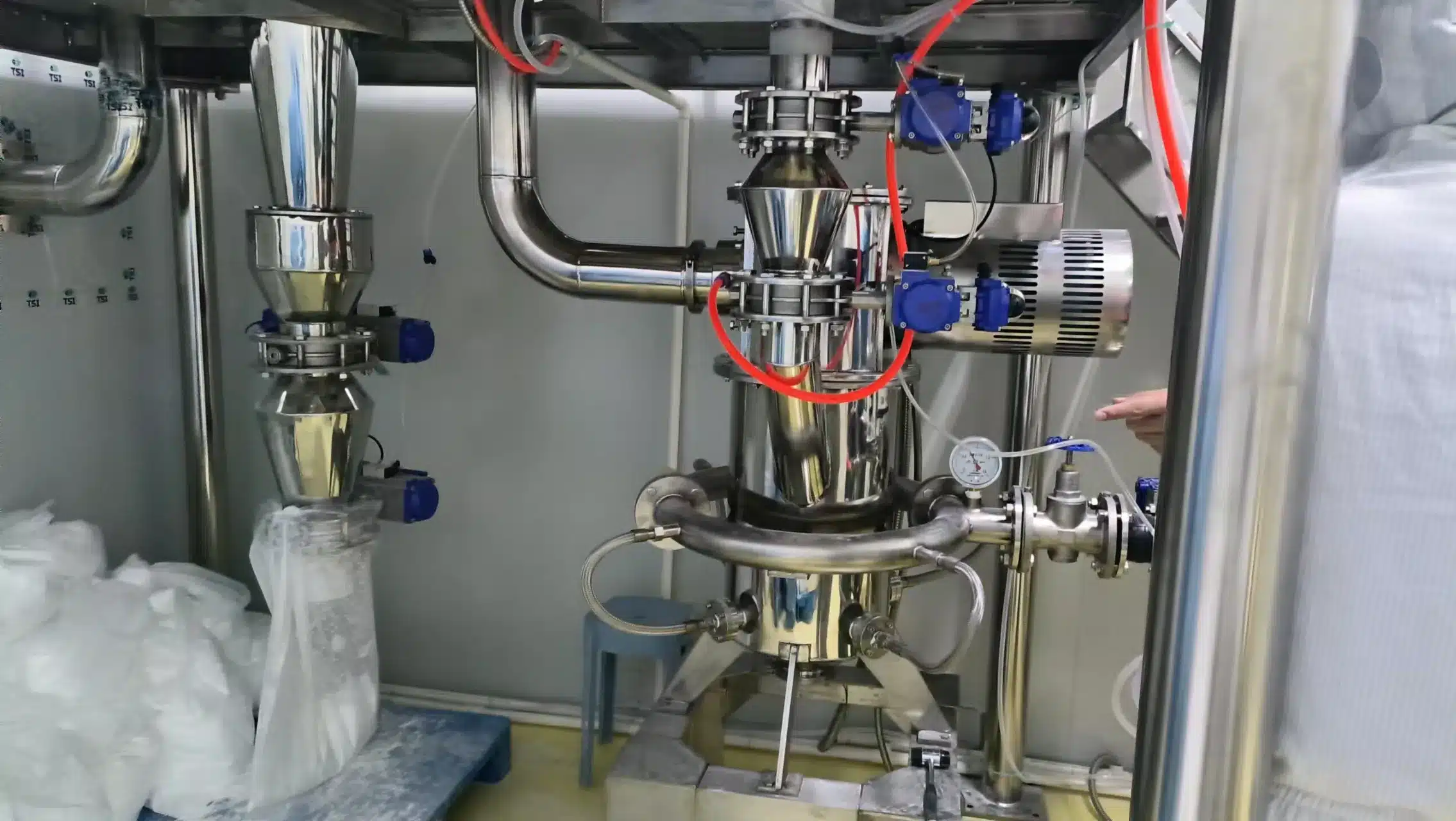 Linha de produção de moagem de ibuprofeno em moinho de jato em Moscou, image size:2270x1280